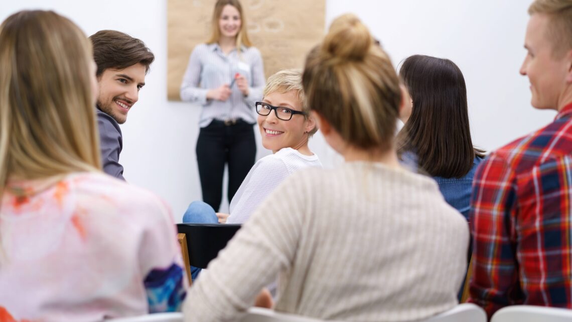 Menschen bei einer Weiterbildung